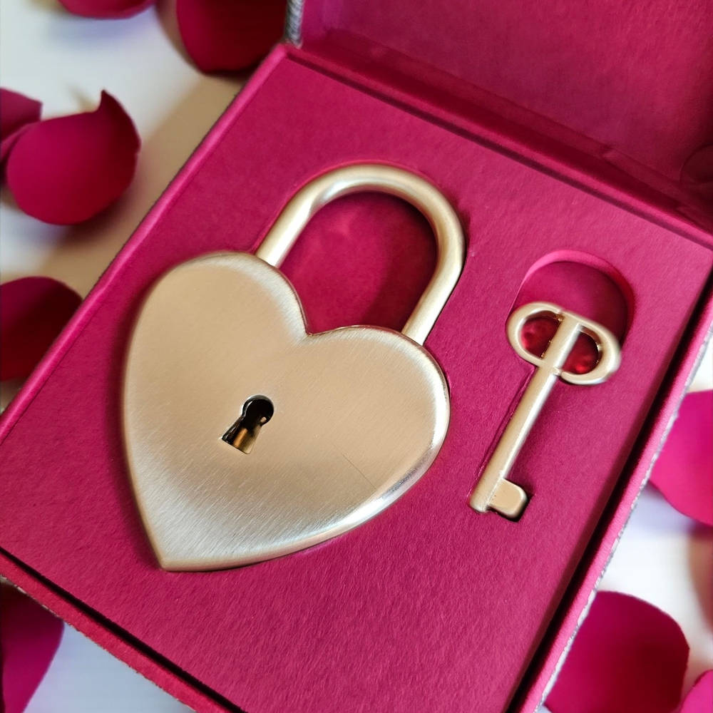 Dior Gold Heart Lock and Key Set NEW GWP - Picture 2 of 3